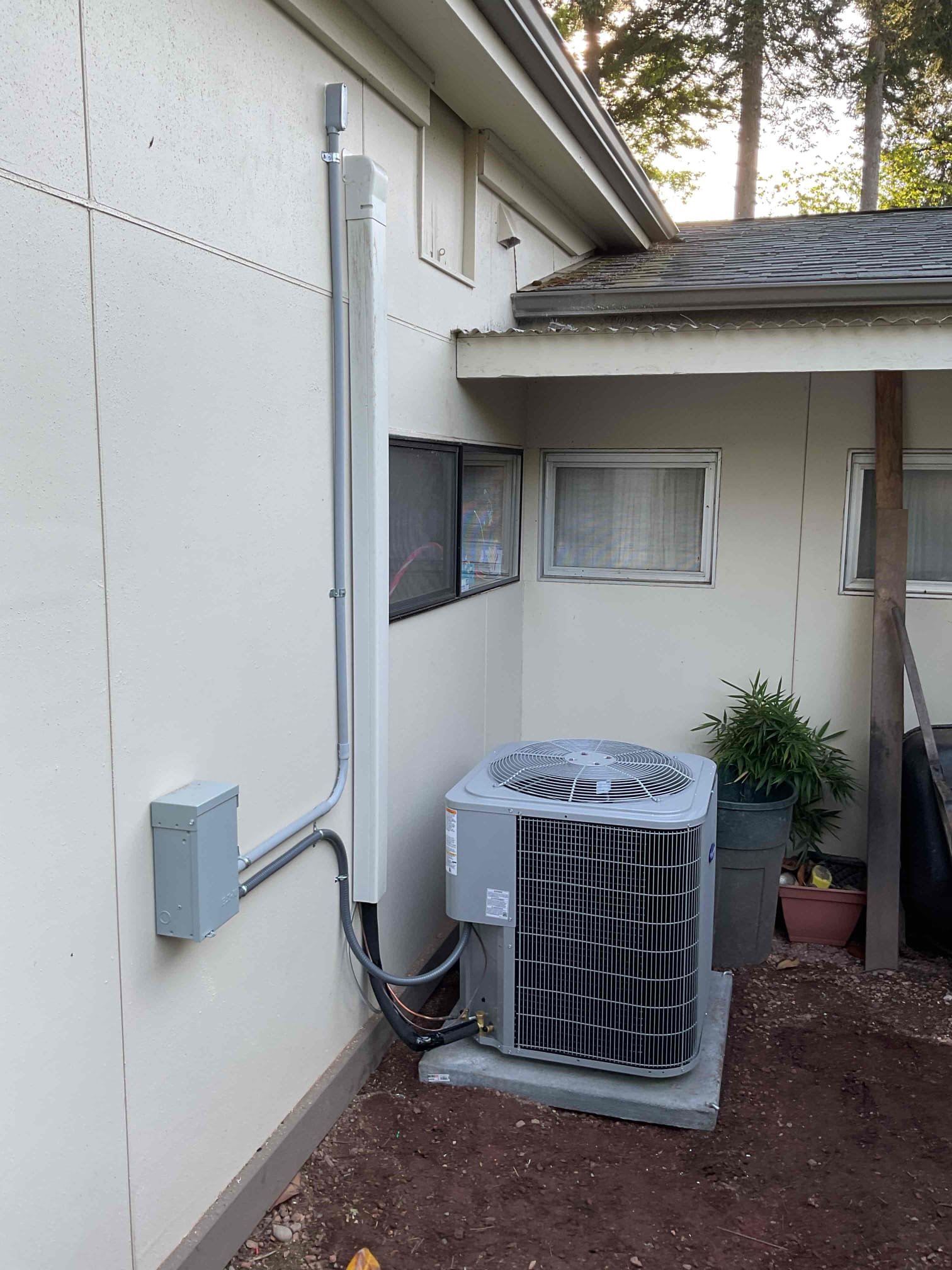 Pelican Heating & Air technician providing expert Daikin heat pump installation in Bellevue home, ensuring energy efficiency